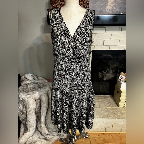 NINE WEST Dress Black White Stretchy Flowy Layered Hemline Size Large EUC - Picture 1 of 9